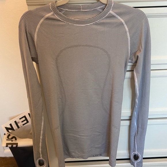 lululemon athletica Tops - Swiftly tech long sleeve crew